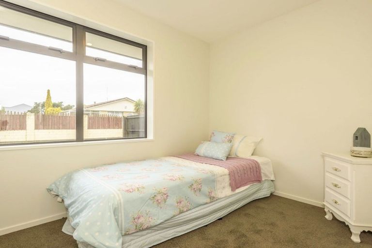 Photo of property in 1/7 Arosa Place, Parklands, Christchurch, 8083