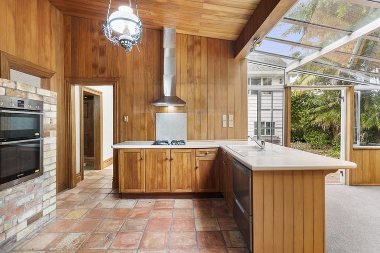 Photo of property in 5 Queen Street, Northcote Point, Auckland, 0627