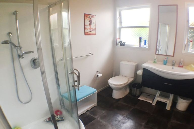 Photo of property in 5 Jones Place, Highbury, Palmerston North, 4412