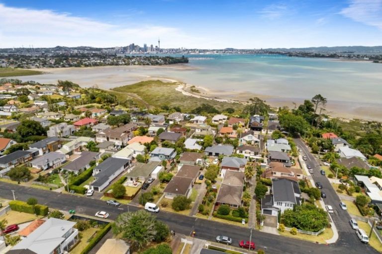 Photo of property in 1/10a Walter Street, Hauraki, Auckland, 0622