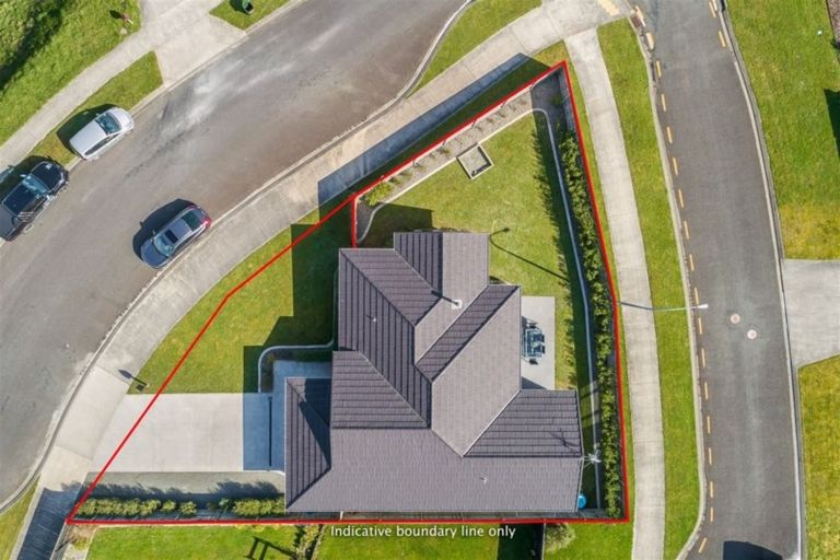 Photo of property in 77 Sunstone Crescent, Timberlea, Upper Hutt, 5018