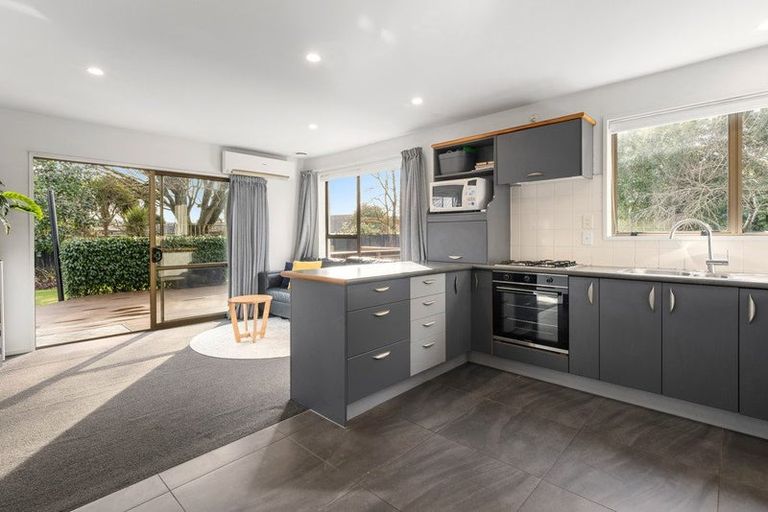 Photo of property in 9b Kaputone Place, Belfast, Christchurch, 8051