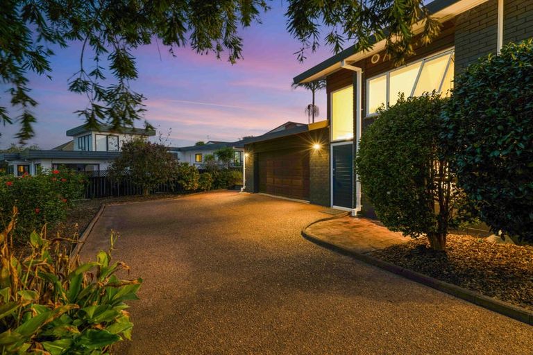 Photo of property in 19 Westpark Drive, West Harbour, Auckland, 0618