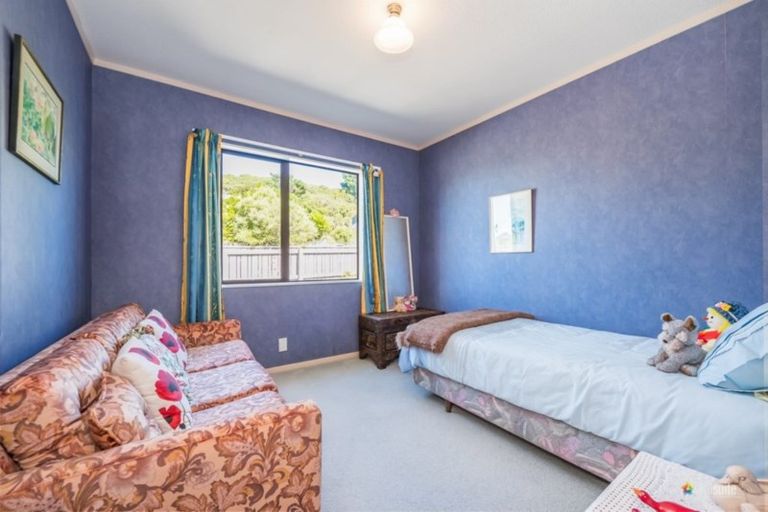 Photo of property in 165 Maungaraki Road, Korokoro, Lower Hutt, 5012