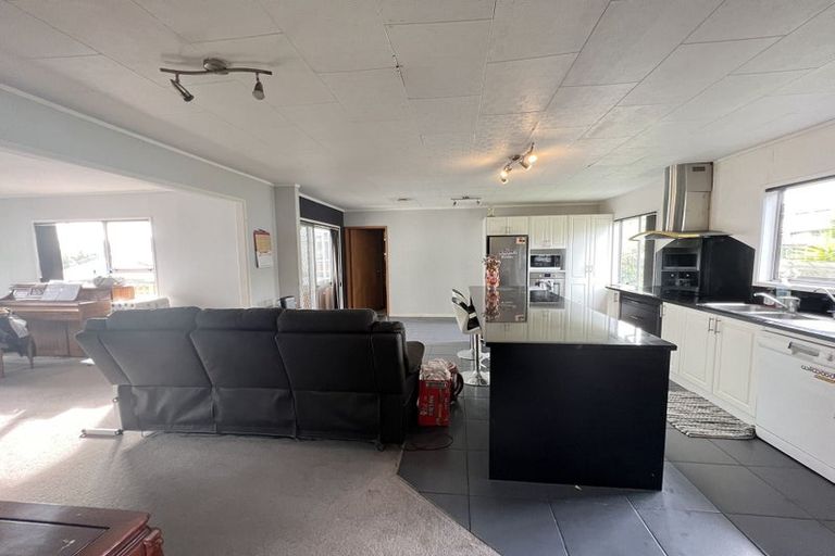 Photo of property in 13 Sikkim Crescent, Clover Park, Auckland, 2019