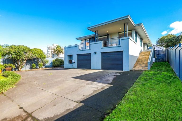 Photo of property in 190 Hurstmere Road, Takapuna, Auckland, 0622
