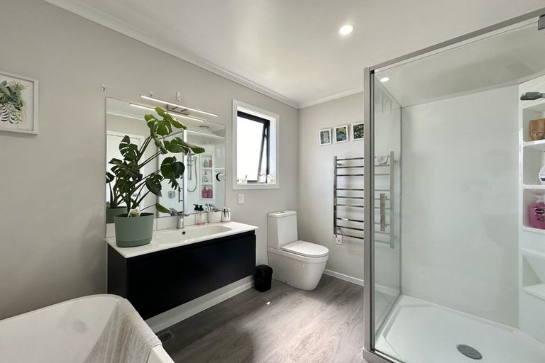 Photo of property in 52 Mawai Hakona Drive, Wallaceville, Upper Hutt, 5018