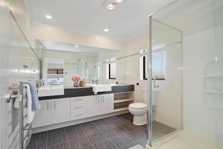 Photo of property in 9 Wye Oak Drive, Schnapper Rock, Auckland, 0632