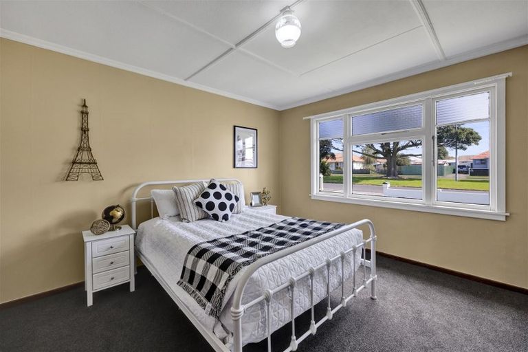 Photo of property in 84 Broadway, Waitara, 4320