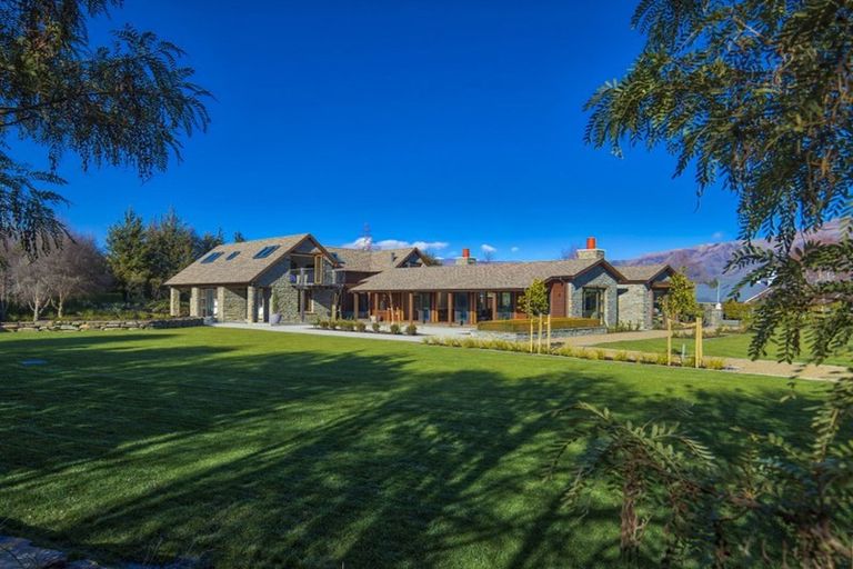 Photo of property in 8 Waimana Place, Wanaka, 9305