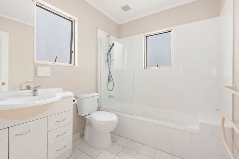 Photo of property in 3 Vitex Lane, Henderson, Auckland, 0612