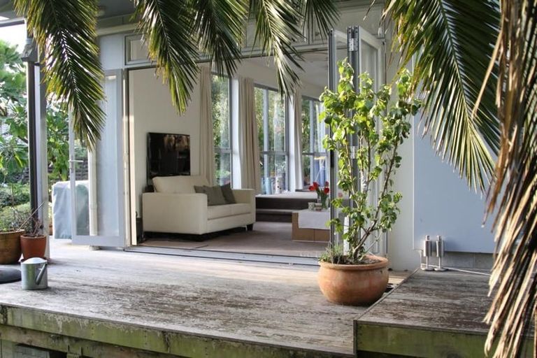 Photo of property in 32 Pupuke Road, Hillcrest, Auckland, 0627