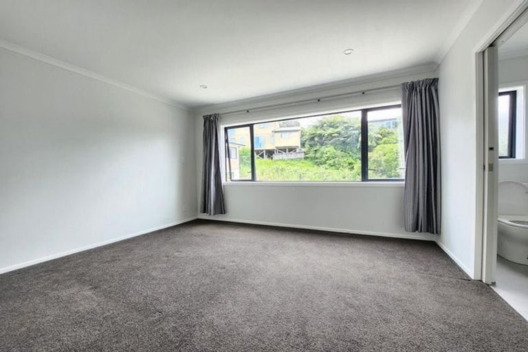 Photo of property in 28a Redwood Avenue, Tawa, Wellington, 5028