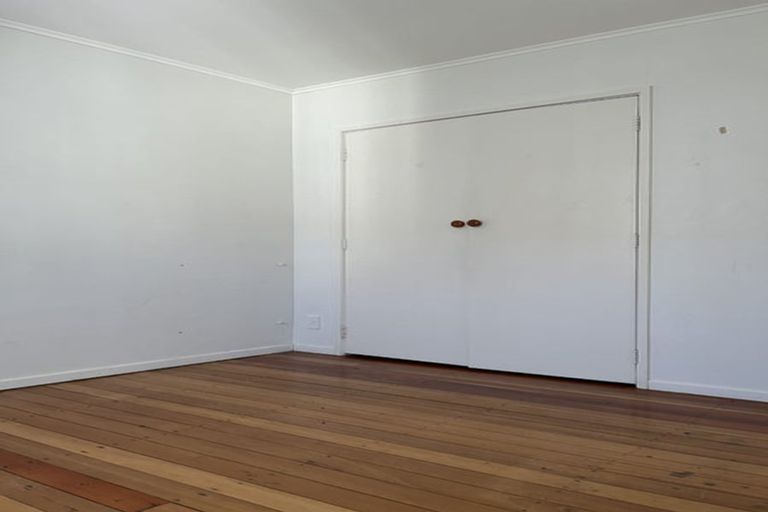 Photo of property in 1 Thurleigh Grove, Karori, Wellington, 6012