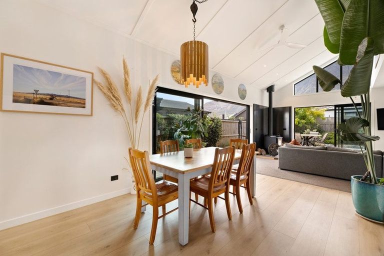 Photo of property in 6 Shepherd Road, Jacks Point, Queenstown, 9371