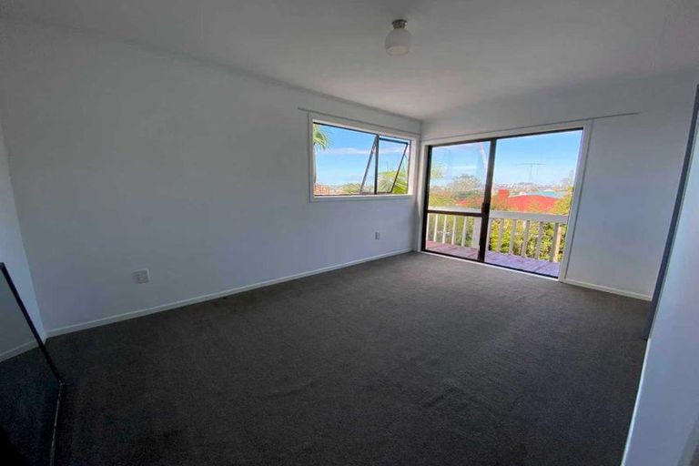 Photo of property in 54 Potter Avenue, Northcote, Auckland, 0627