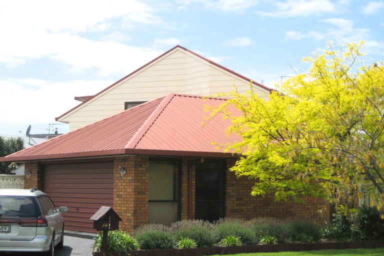 Photo of property in 14 Regency Crescent, Redwood, Christchurch, 8051