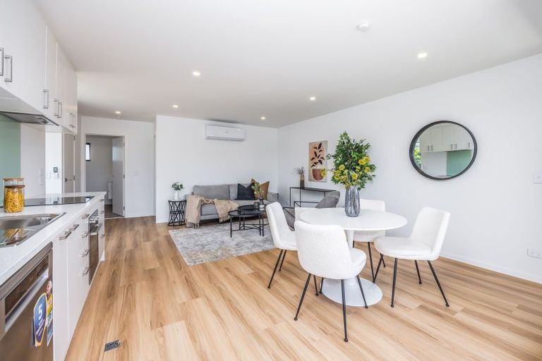 Photo of property in 52d Lauderdale Road, Birkdale, Auckland, 0626