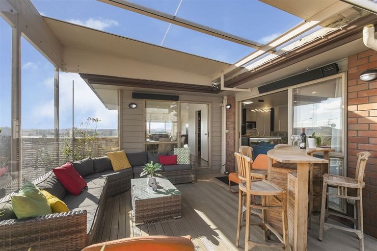 Photo of property in 40 Spoonbill Place, Unsworth Heights, Auckland, 0632