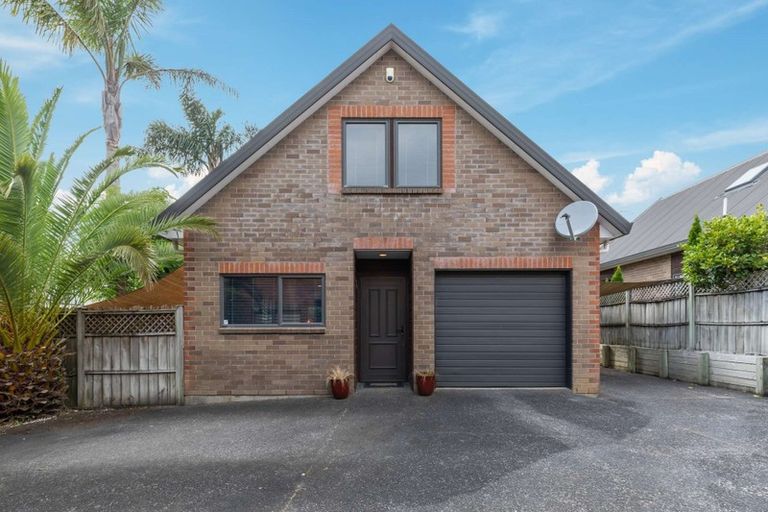 Photo of property in 8/37 Fields Parade, Oteha, Auckland, 0632