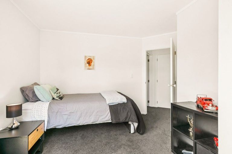 Photo of property in 5 Erskine Close, Island Bay, Wellington, 6023