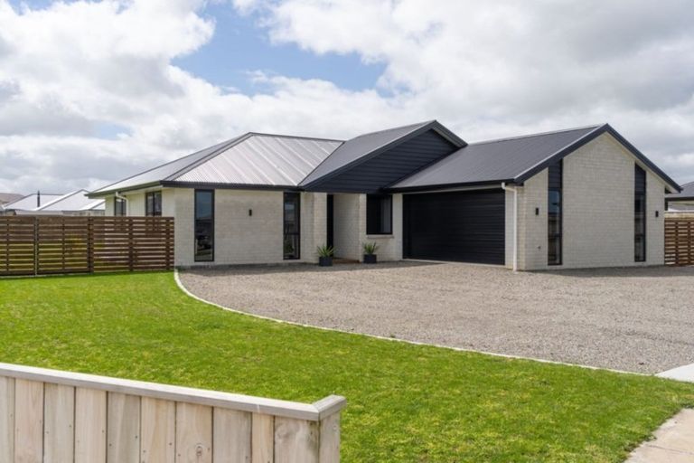 Photo of property in 6 Warrington Court, Carterton, 5713