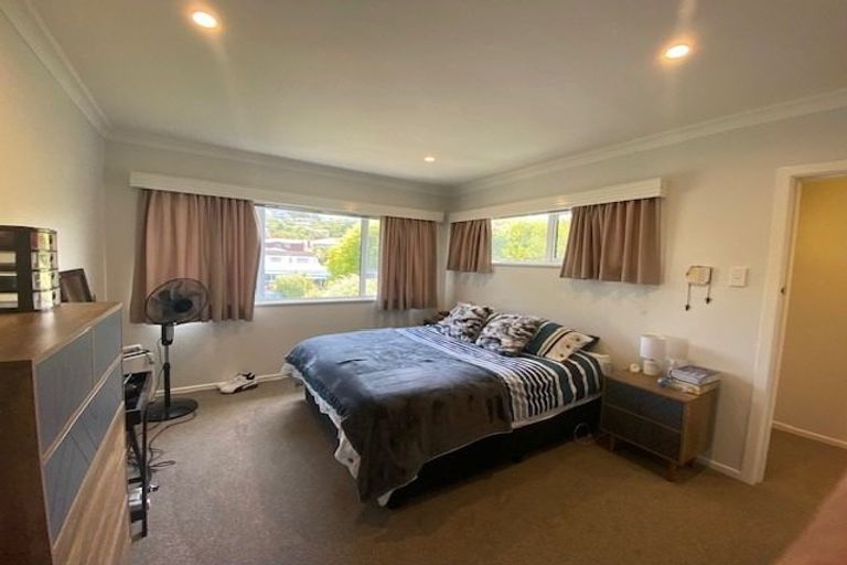 Photo of property in 45 Redwood Avenue, Tawa, Wellington, 5028