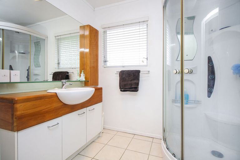 Photo of property in 476 Don Buck Road, Massey, Auckland, 0614