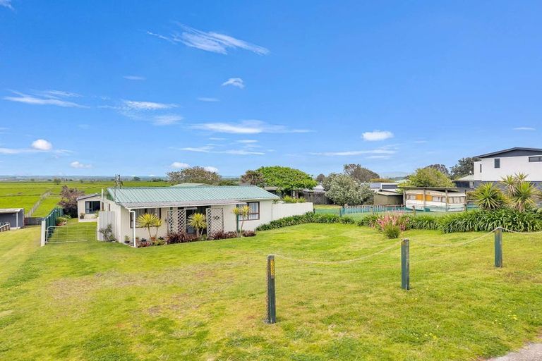 Photo of property in 100 Pukehina Parade, Pukehina, 3189