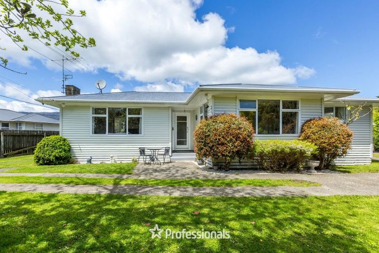 Photo of property in 25 Totara Park Road, Clouston Park, Upper Hutt, 5018