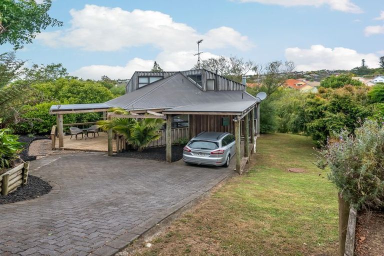 Photo of property in 2/64 Mirrabooka Avenue, Botany Downs, Auckland, 2010