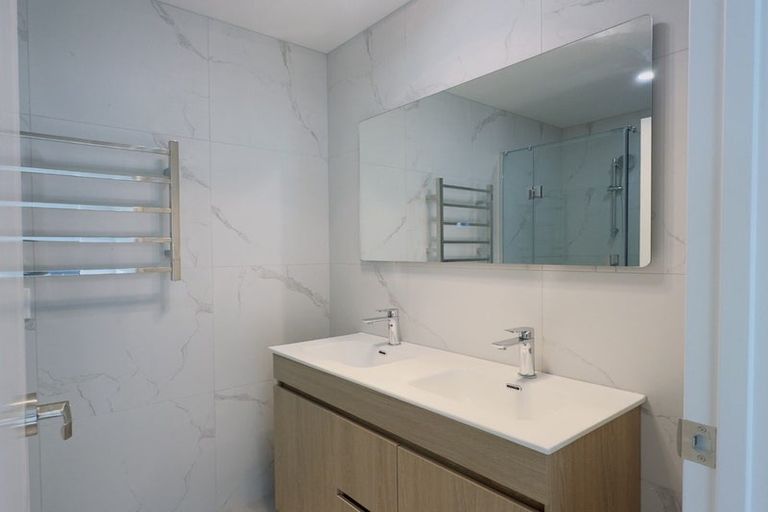 Photo of property in 10d Cantina Avenue, Bayview, Auckland, 0629
