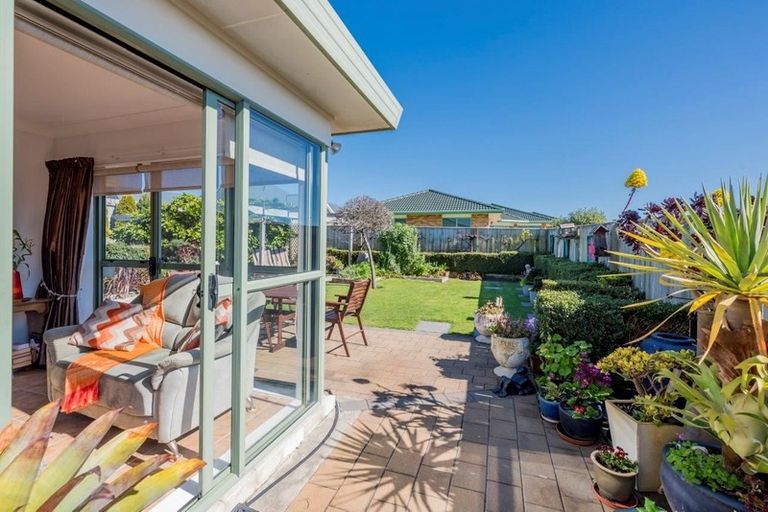 Photo of property in 16 Barrett Drive, Waikanae Beach, Waikanae, 5036