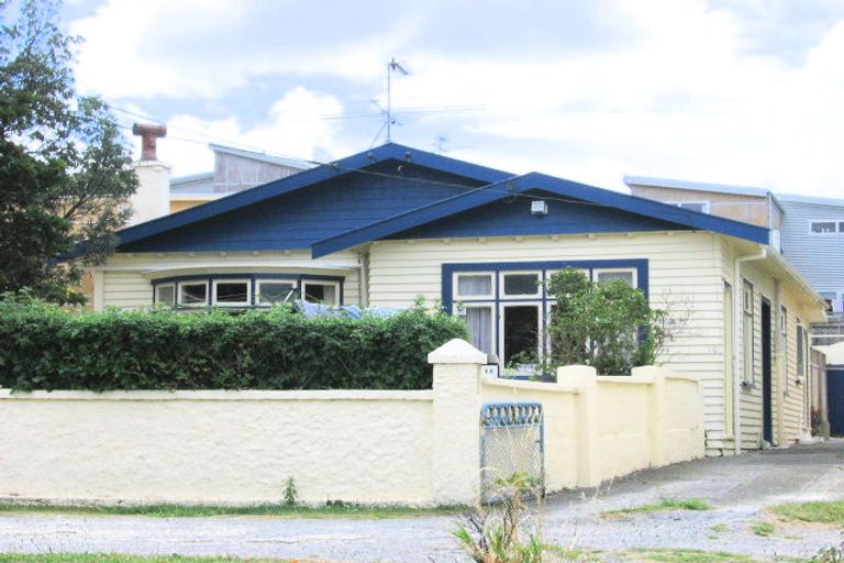 Photo of property in 10 Murray Street, Island Bay, Wellington, 6023