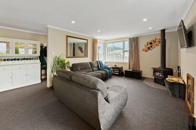 Photo of property in 47 Seaward Road, Edendale, 9825