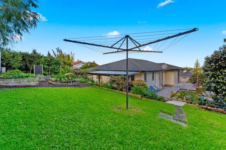 Photo of property in 15 Tableau Place, Totara Vale, Auckland, 0629