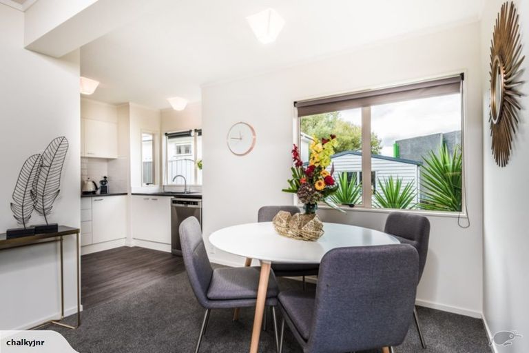 Photo of property in 1042a Great North Road, Point Chevalier, Auckland, 1022