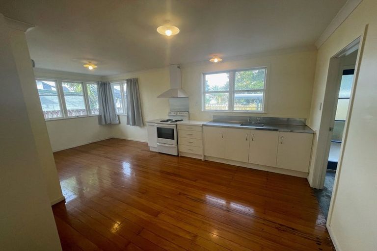 Photo of property in 12 Martin Road, Manurewa, Auckland, 2102