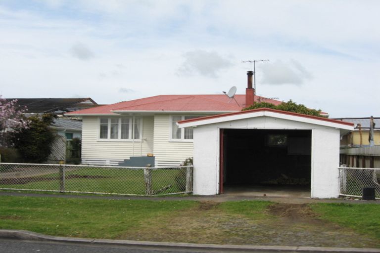 Photo of property in 13 Kahikatea Street, Inglewood, 4330