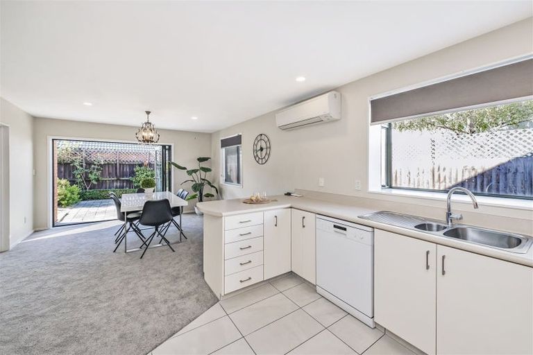 Photo of property in 3/118a Sawyers Arms Road, Northcote, Christchurch, 8052