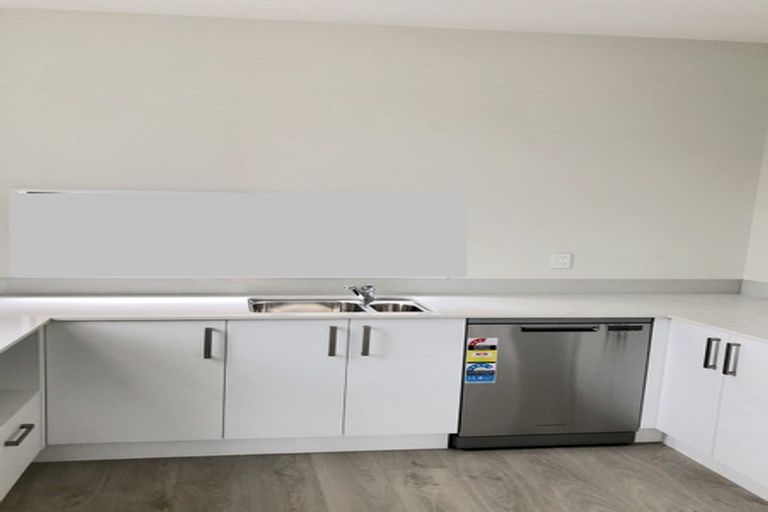 Photo of property in 5 Battalion Drive, Papakura, 2110