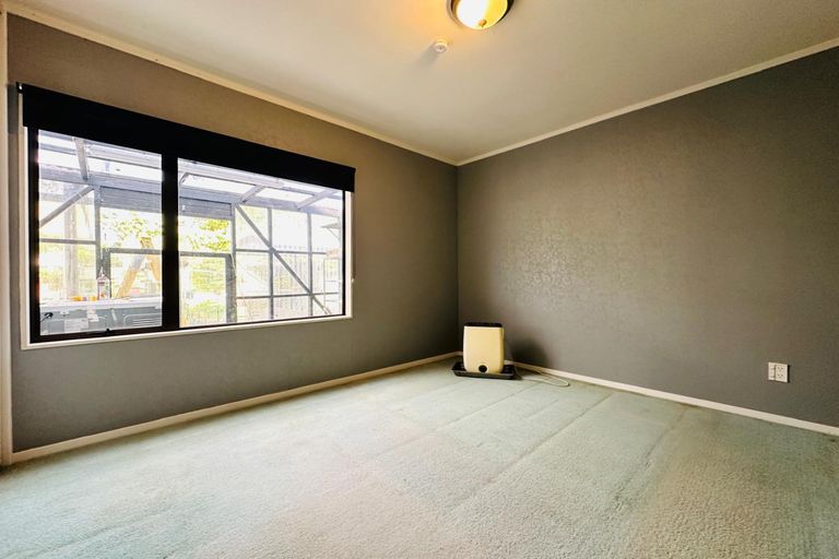 Photo of property in 78 Harmel Road, Glendene, Auckland, 0602