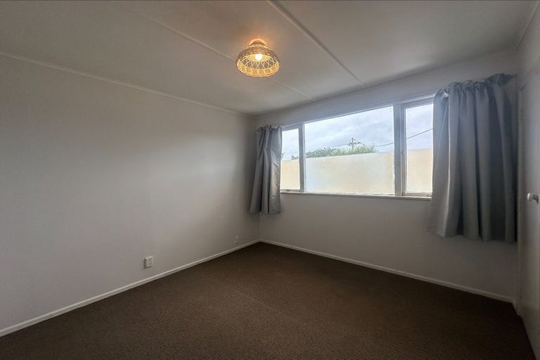 Photo of property in 1/14 Roberts Road, Te Atatu South, Auckland, 0610