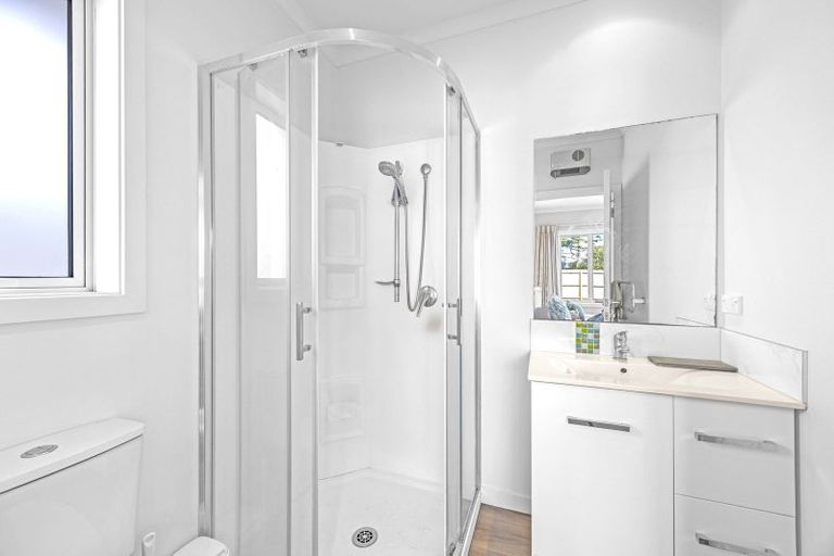 Photo of property in 15 Cuffs Road, Wainoni, Christchurch, 8061