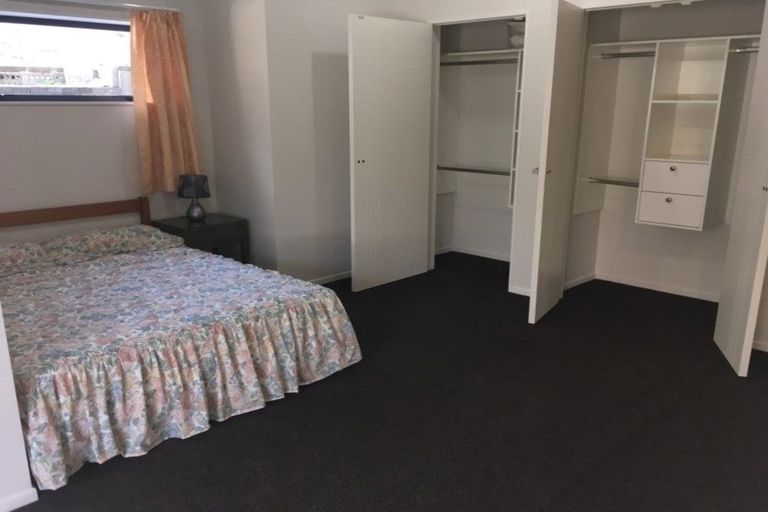 Photo of property in 565a Glenfield Road, Glenfield, Auckland, 0629