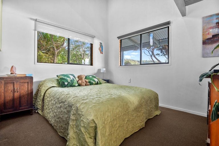 Photo of property in 100 Seaview Road, Piha, New Lynn, 0772