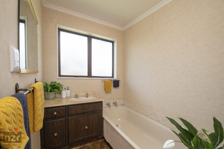 Photo of property in 37 Humphries Place, Awapuni, Palmerston North, 4412