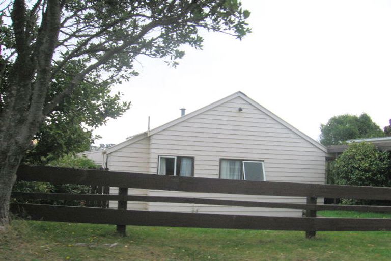 Photo of property in 4 Guadeloupe Crescent, Grenada Village, Wellington, 6037