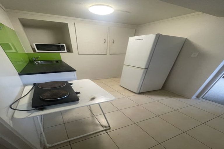 Photo of property in 9 Finn Place, Totara Vale, Auckland, 0629