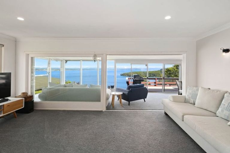 Photo of property in 43 Wakeman Road, Acacia Bay, Taupo, 3330